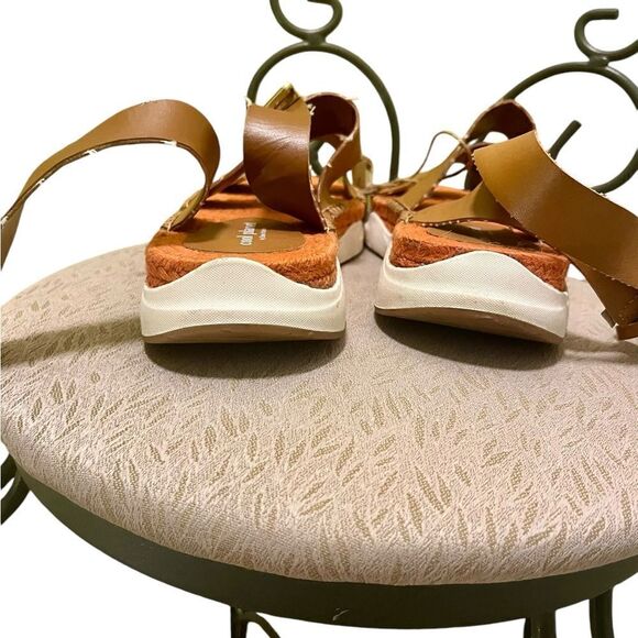 NWT Cool Planet Springs Flatforms from Steve Madden - Picture 4 of 8